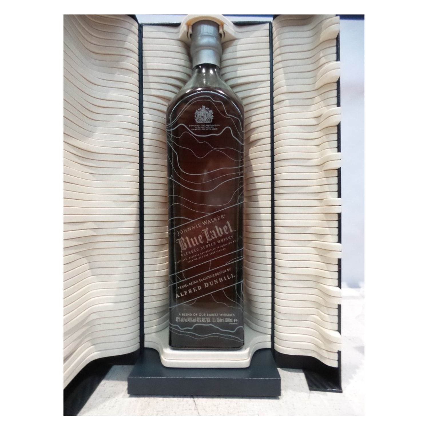 whisky-Johnie-Walker-Blue-Limited-Edition-Alfredo-Dunhill